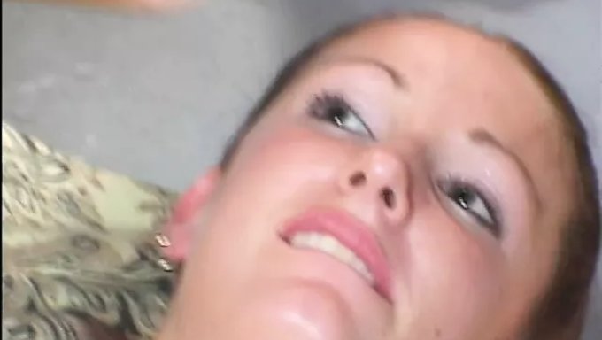 Dövmeli Ateşli Hatun, Seksi Bir Kadından Akıl Almaz Bir Sakso Keyfi Yaşıyor