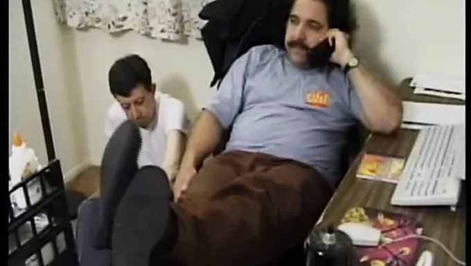 Olgun Ve Genç Güzel Ebony Kadınlar Tarafından Baştan Çıkarılıyor
