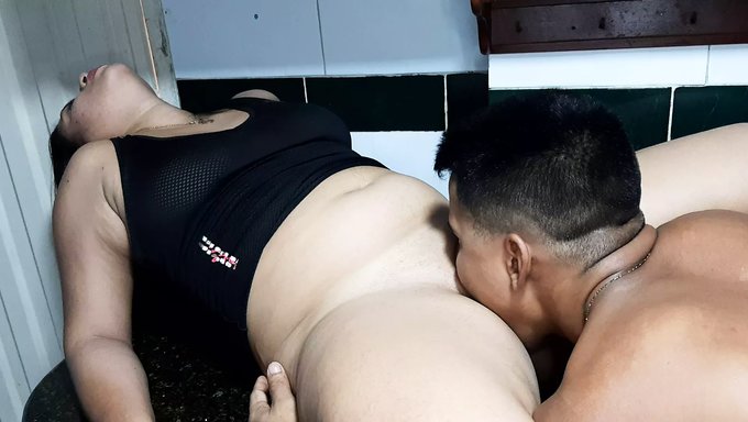 Profesyonel Gibi Am Yalama: Üvey Kız Kardeşimin Becerileri