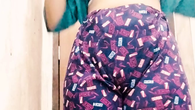 Hint Salwar Kameez Ve Hath Daal Giyen Genç Hintli Kızın Tam Hd Videosu