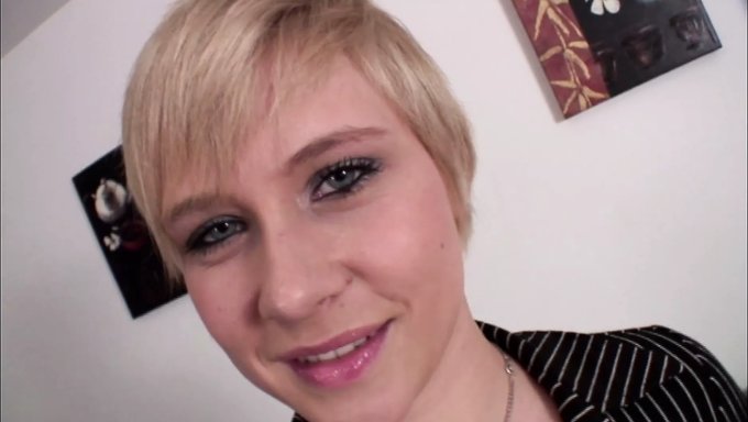 Alman Kadınlar Bu Sert Videoda Sert Sikin Tadını Çıkarıyorlar