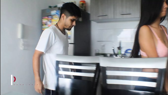 Okuldan Sonra Genç (18+) Bir Masajdan Sonra Sikişiyor