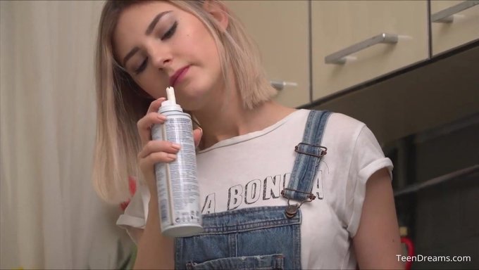 Eva Elfie'Nin Krem Şanti Oyunu