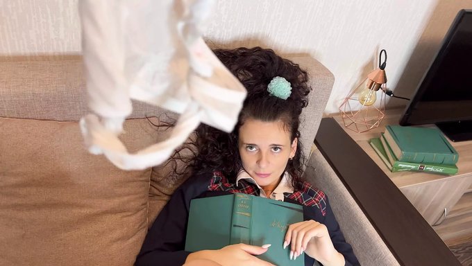 Hamile Kadın Bu Cowgirl Pozisyonunda Büyük Bir Yük Alıyor