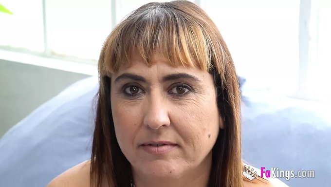 Amatör Andrea'Nın Büyük Doğal Göğüsleri Şanslı Bir Adam Tarafından Delinir