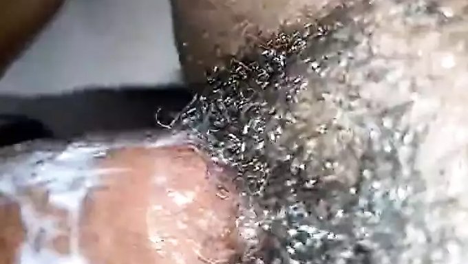 Okuldan Sonra Büyük Yaraklı Üvey Erkek Kardeşiyle Penis Sikişi