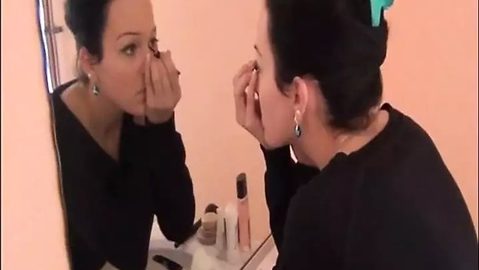Pov Amcık Sikişi Ve Yirmi Yaşındaki Esmer Jana Ile Amatör Oral Seks