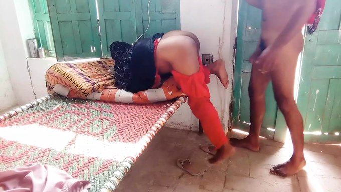 Müslüman Çocuk, Bir Padosan Kızı Tarafından Acımasızca Baştan Çıkarılıp Beceriliyor
