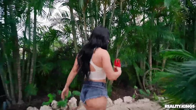 Milf Jennifer White'In Götü Sikişiyor Ve Yüzüne Boşalıyor