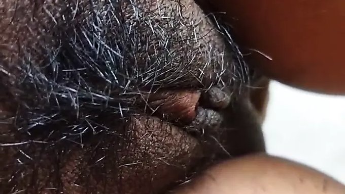 18 Yaşındaki Bir Kızın Solo Oyununun Yüksek Çözünürlüklü Videosu