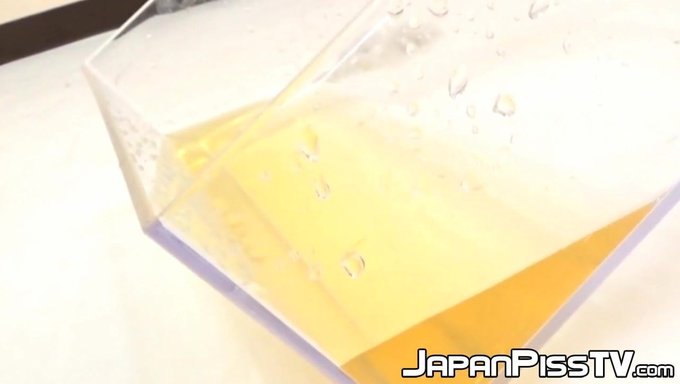 Japon Bebeklerin Islak Ve Vahşi Işeme Görüntüleri