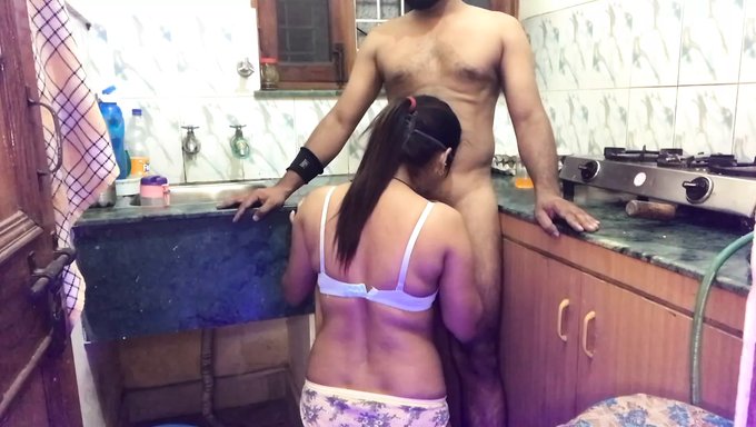 Sarışın, Devar Tarafından Boğazı Geriliyor