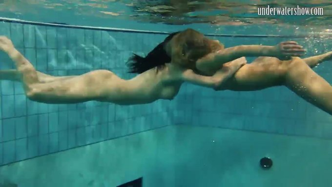 Sarışın Ve Kahverengi Genç (18+) Bareback Havuz Partisi