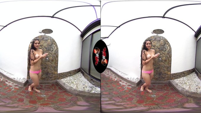 Mia Khalifa'Nın Latina Striptiz