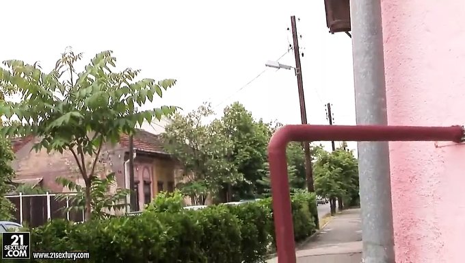 Tüylü Olgun Milf Sert Beceriliyor