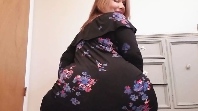 Büyük Göğüslü Pawg, Poposuna Göğüslerini Siktiriyor