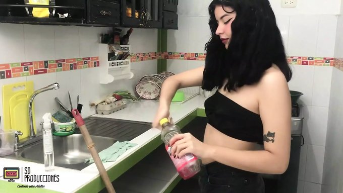 Genç Üvey Kız Kardeş Ve Minyon Vücudu Bu Yasak Videoda Beceriliyor - Bölüm 7
