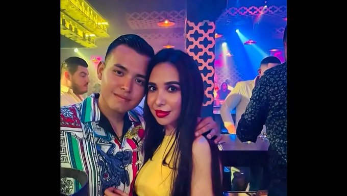 Reynosa'Da Buharlı Bir Sahnede Sıcak Ve Duyusal Latin Güzeli.
