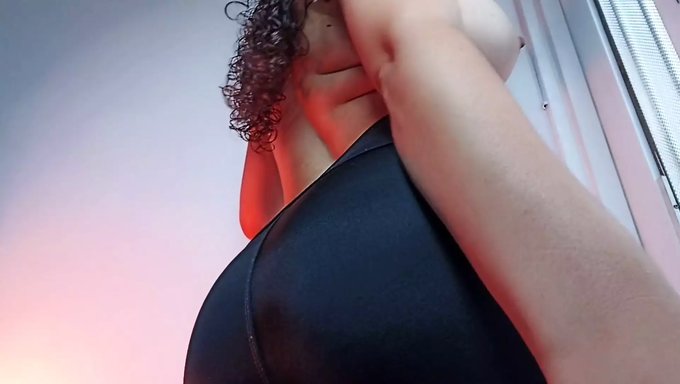18+ Genç, Sik Isteklerini Karşılamak Için Mastürbasyon Yapıyor