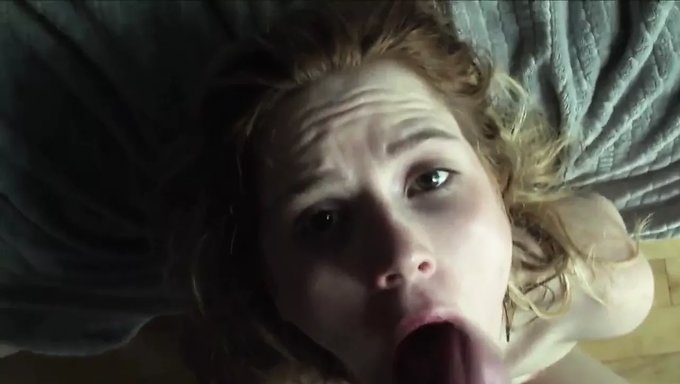 18 Yaşındaki Pepper Hart Sıkı Göt Deliğini Sınıra Kadar Gerdiriyor