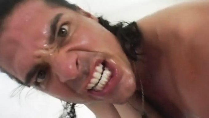 Göğüslü Milf Katie Lane, Bu Erotik Videoda Büyük Bir Yarrağın Amını Siktirmekten Keyif Alıyor