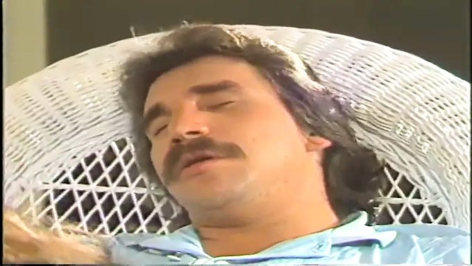 Tüylü Klasik Bir Bebek Ve Yaşlı Bir Adamla Eski Bir Sikiş Partisi
