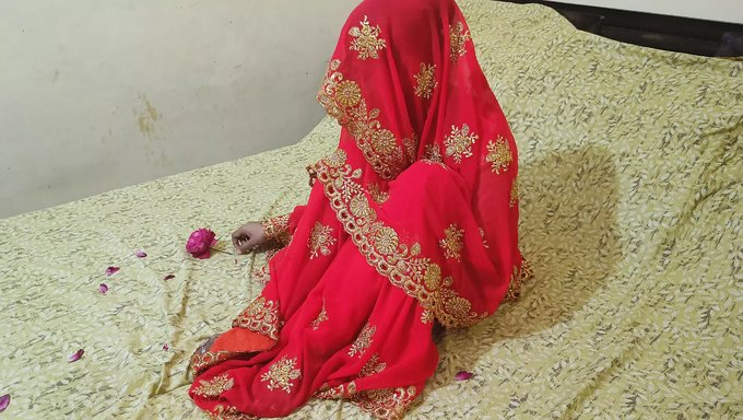Hint Köyü Bhabhi, Kirli Konuşma Ve Sıkı Amcığıyla Devere'Yi Yakın Çekimde Baştan Çıkarıyor