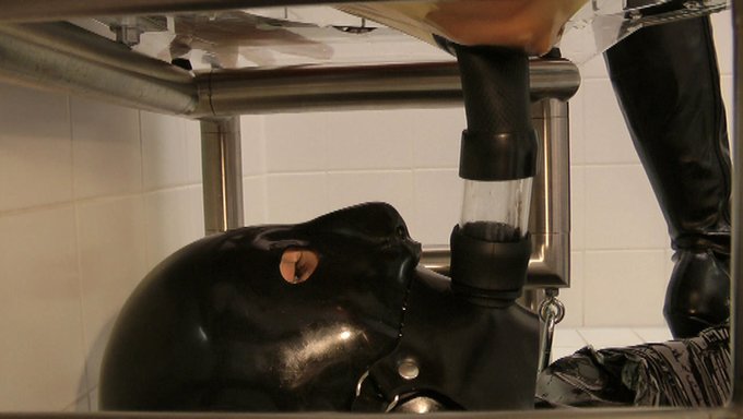 Bdsm Kölesi Kullanan Bir Femdomun Hd Videosu