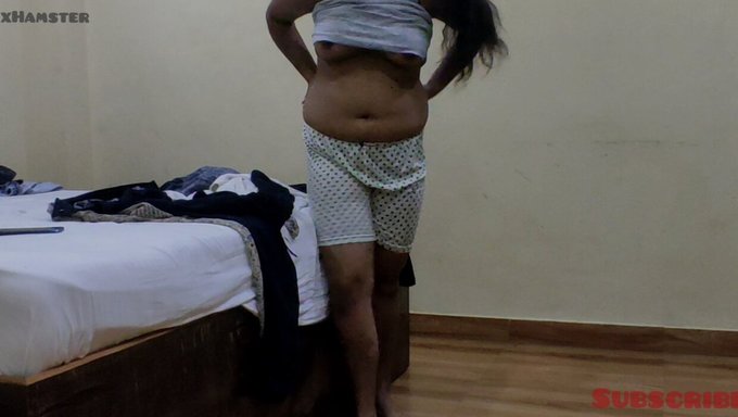 Işten Sonra Seksi Bir Masajla Desi Kızı Tahrik Ediyor