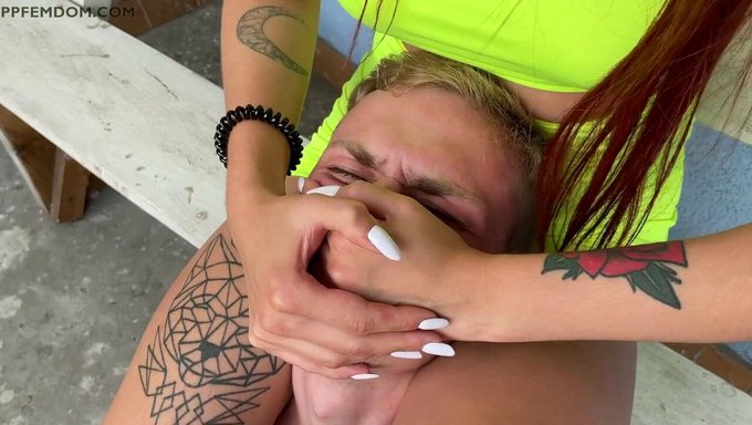 Femdom Sofi'Nin Açık Havada Bdsm Seansı, Yüzüne Boşalan Şeker Bebekle
