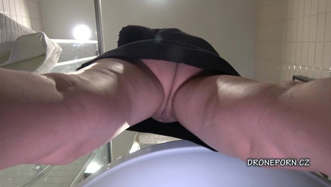 Çek Genç Kız Avrupa Porno Videosunda Cfnm Alıyor