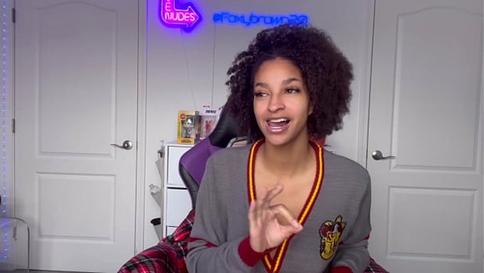 Foxybrown20, Walmart Hikayesinde Tanıştığı Bir Yabancıyı Benzersiz Bir Şekilde Paylaşıyor