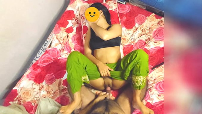 Pakistanlı Bir Kızla Ilk Kez Seks Yapan Kız, Çok Heyecanlı Ve Azgın.