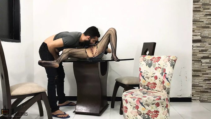 Aile Eğlencesi, Sıcak Milf Ile Sıcak Bir Üçlüye Dönüşüyor - Ispanyol Porno