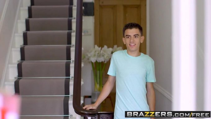 Brazzers Yıldızları Ania Kinski Ve Jordi, Zoe Doll'A Sıcak Bir Üçlüde Katılıyor