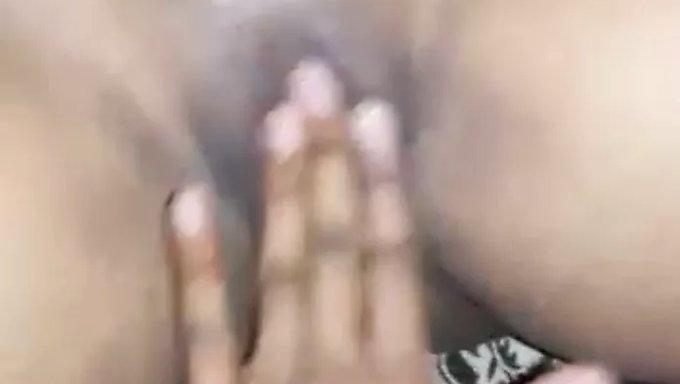 Pakistanlı Genç 18+ Erkek Arkadaşı Tarafından Amının Parmaklanmasını Alıyor