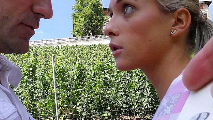 Vinna Reed Ile Koltukta Para Için En Ateşli Seks Izleyin