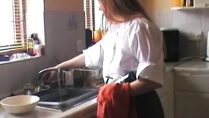 Avrupalı Genç Lil Gemma Kendini Tatmin Ediyor