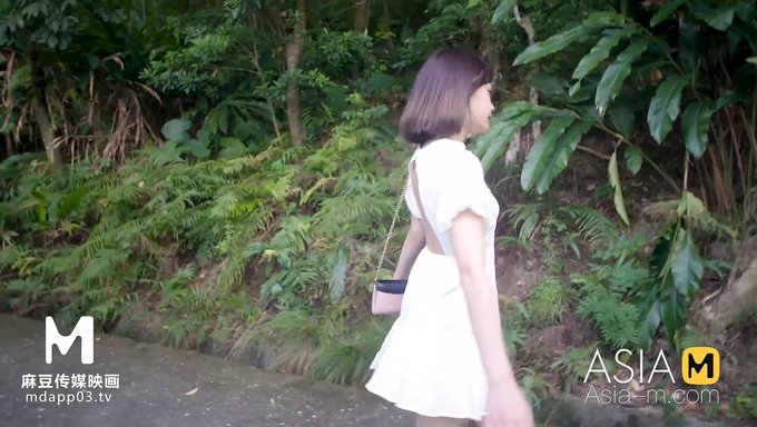 Asya Pornosu (18+) - 18 Yaşındaki Asyalı Genç Boğazını Sikiyor