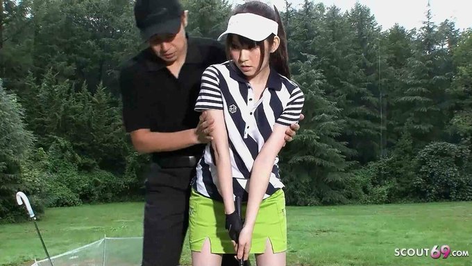 Yaşlı Adam Tarafından Baştan Çıkarılan Ve Sikişen Japon Genç