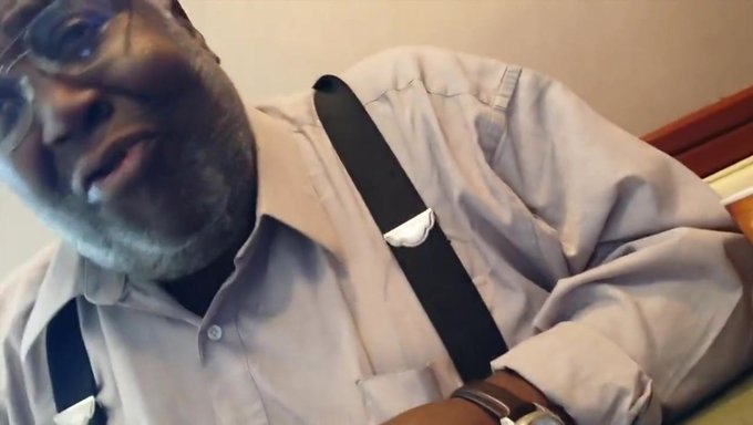 Bu Porno Videosunda Yaşlı Bir Siyah Adamın Yahudi Bir Adam Tarafından Domine Edilmesini Izleyin