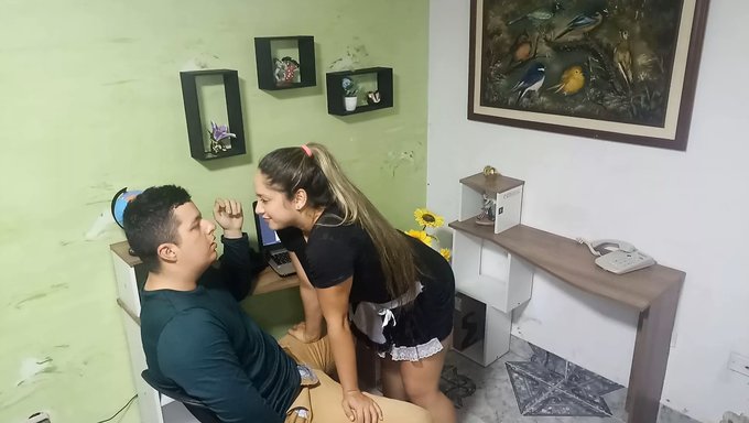 Sakso Ve Derin Boğaz: Ofis Kızından Faydalanıyorum