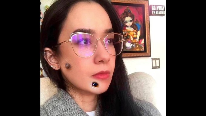 Aj Lee'Nin Bdsm Deneyimi, Köstebek Implantını Içeriyor!