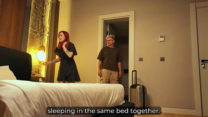 Üvey Anneyle Üvey Oğul Arasında Ateşli Bir Otel Gecesi