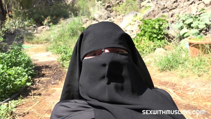 Türbanlı Bir Kadının Üzerine Boşalma: Bir Tabu Fetişi