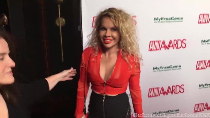 2018 Avn Ödülleri: Sabina Rouge Ve Tee Reel, Porn Land'De