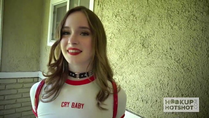 18+ Tatlı Hazel Moore, Hookup Hotshot'Tan Anal Zevk Alıyor
