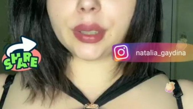 Rus Amatörünün Büyük Doğal Göğüsleri Hd Kalitesinde Sallanıyor