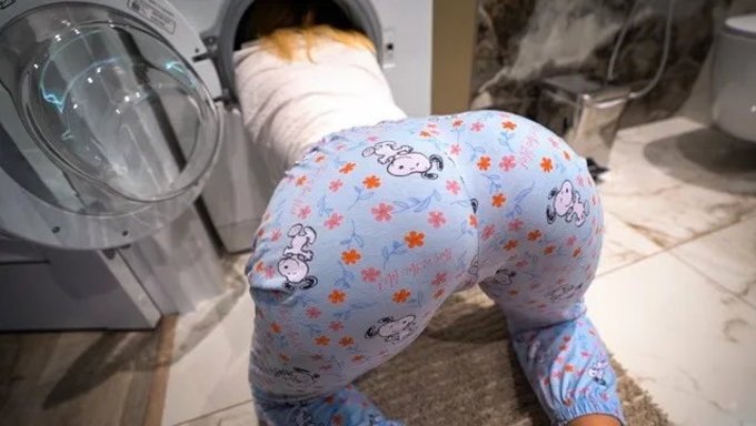 Jenny Lux'Un Üvey Kız Kardeşi Zevk Için Kullanılıyor