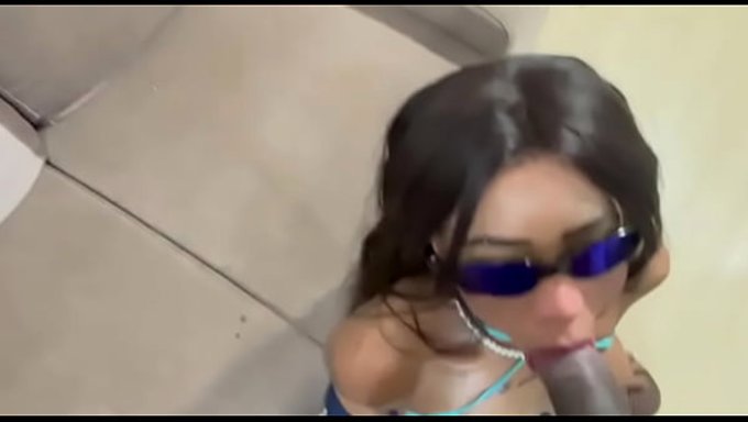 Siyah Ata Benziyordu, Taniştiğimizda Bekaretimi Mahvetti.